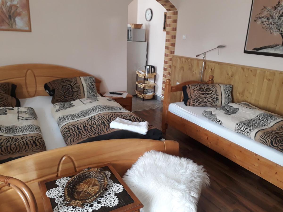 City Camping& Apartman &Bungalow Hotel Gyor Exterior photo