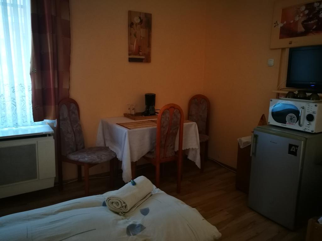 City Camping& Apartman &Bungalow Hotel Gyor Exterior photo